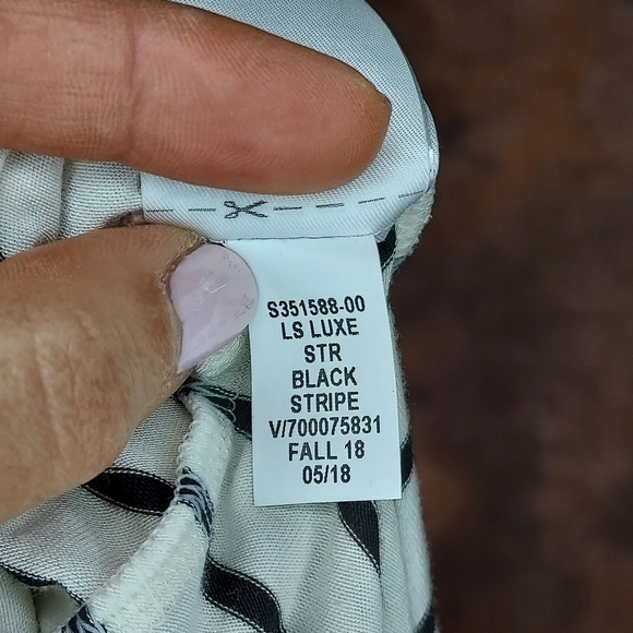 GAP lot of 2 tees long sleeve luxe soft white & black, pink & white stripes M L - Picture 8 of 14